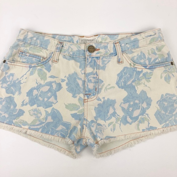 Current/Elliott The Boyfriend Short in 'Blue Rose' - Picture 2 of 16